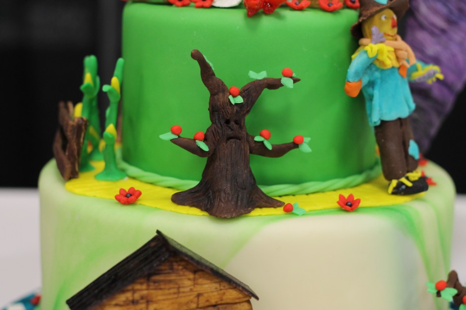 Wizard of Oz cake detail